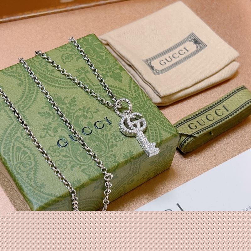 G*u*i necklaces
